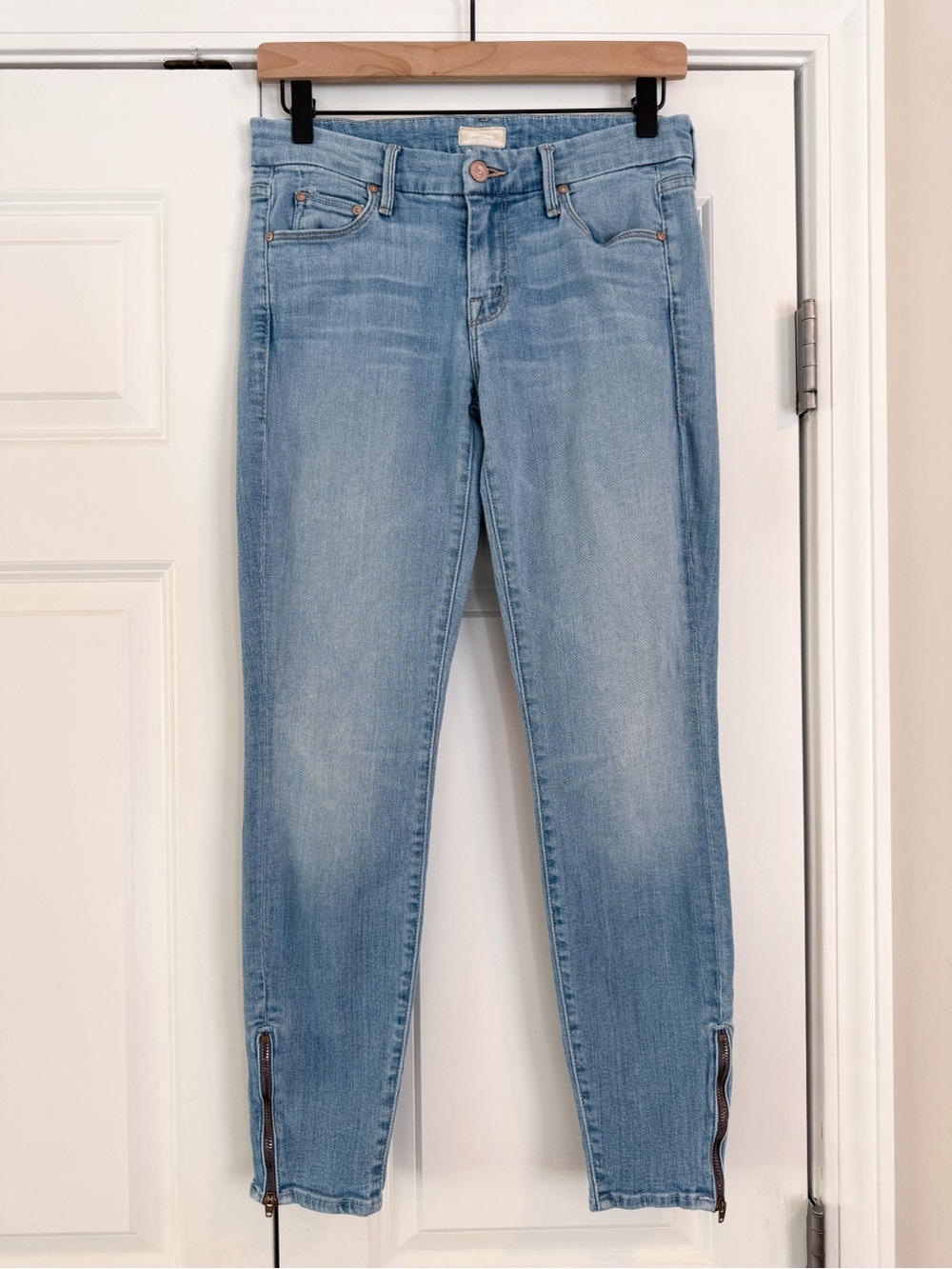 MOTHER The Looker Light Kitty Ankle Zip Jean